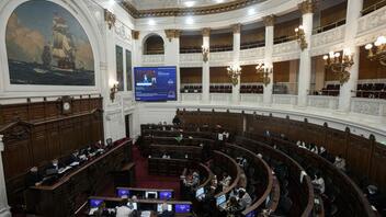 Χιλή: Γροθιές και κλωτσιές μεταξύ κοινοβουλευτικών στο Κογκρέσο