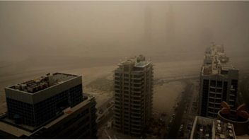  «Πέπλο» σκόνης κάλυψε τα πάντα στα Ηνωμένα Αραβικά Εμιράτα: