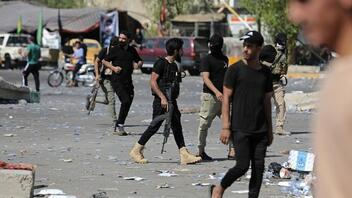 Συγκρούσεις στη Βαγδάτη: Το Ιράν κλείνει τα σύνορα και διακόπτει τις πτήσεις προς το Ιράκ