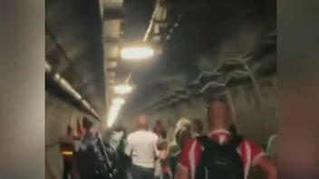 Χάος στη σήραγγα της Μάγχης: Aποκλεισμένοι εκατοντάδες επιβάτες για ώρες λόγω βλάβης σε τρένο 