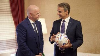 Συνάντηση Μητσοτάκη με τον πρόεδρο της FIFA 