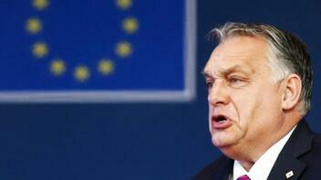 Δημοσιογράφος έσωσε τον πρωθυπουργό της Ουγγαρίας από φουσκωτή λέμβο που βούλιαζε