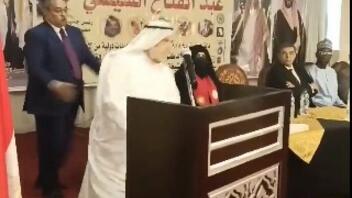 Σαουδική Αραβία: Διπλωμάτης κατέρρευσε ενώ μιλούσε σε συνέδριο 
