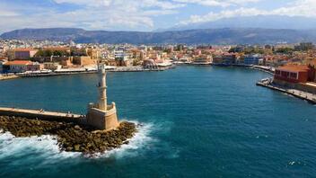 Στα ύψη τα κρούσματα σε τουριστικούς προορισμούς - Στη λίστα και η Κρήτη
