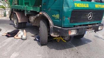 Βόλος: Παραλίγο τραγωδία με 59χρονη - Φορτηγό την έσερνε επί 2,5 μέτρα