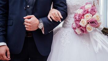 Νύφη σε απόγνωση ζητά από τους καλεσμένους να πληρώσουν τη δεξίωση του γάμου