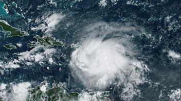 ΗΠΑ: Αναβαθμίστηκε σε κυκλώνα η καταιγίδα Φιόνα