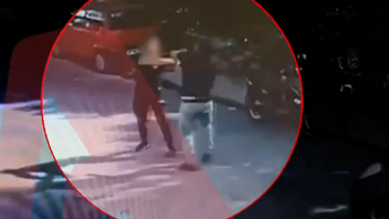 Στο "φως" βίντεο από τον ξυλοδαρμό του αστυνομικού στη Νεάπολη
