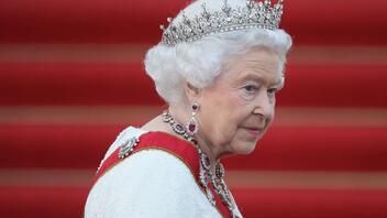 Βασίλισσα Ελισάβετ: Μια παλιά χριστουγεννιάτικη κάρτα προς τον Ουίλιαμ γίνεται ξανά viral