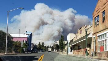 "Κόλαση" φωτιάς στην Καλιφόρνια: Εγκαταλείπουν τα σπίτια τους χιλιάδες κάτοικοι