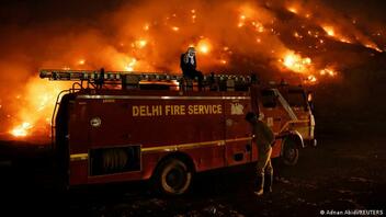 Τουλάχιστον 8 νεκροί από φωτιά σε έκθεση ηλεκτρικών μοτοποδηλάτων, στην Ινδία