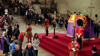 Ελισάβετ: Το Λονδίνο ετοιμάζεται πυρετωδώς – Υψηλοί προσκεκλημένοι – Το πρόγραμμα της κηδείας της βασίλισσας