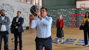 Στο Κίεβο ο Μαργαρίτης Σχοινάς: Έπαιξε μπάσκετ με τον Ουκρανό Υπουργό Παιδείας