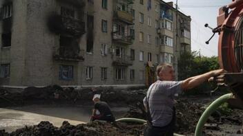  Ουκρανία: Νήπιο ανασύρθηκε νεκρό από τα χαλάσματα κτιρίου που δέχθηκε ρωσικό χτύπημα