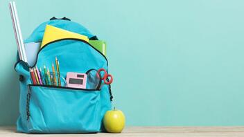 Ακριβότερη φέτος η τσάντα του μαθητή – H «μάχη» των σχολικών