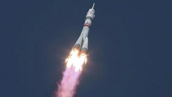 Πύραυλος Σογιούζ με δύο Ρώσους και έναν Αμερικανό αστροναύτη εκτοξεύτηκε από το Μπαϊκονούρ