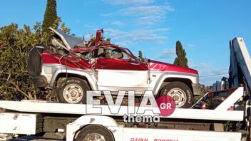 Τροχαίο ατύχημα στην Κάρυστο: Τρακτερ συνέθλιψε αυτοκίνητο 