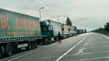 Τεράστιες ουρές φορτηγών στα σύνορα Ουκρανίας - Πολωνίας