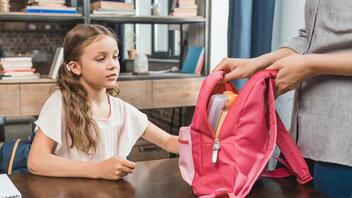 Σχολική τσάντα: Η πάθηση που μπορεί να προκαλέσει το βάρος της στα παιδιά
