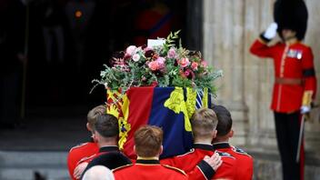  Βασίλισσα Ελισάβετ: Νεκρός εντοπίστηκε 18χρονος φρουρός από την κηδεία της