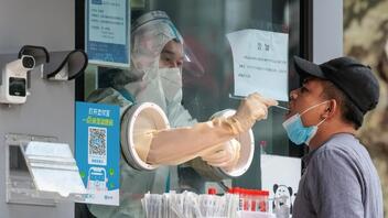Κορωνοϊός: Στη Σαγκάη, ξεκίνησε η χορήγηση αναμνηστικών δόσεων με εισπνεόμενα εμβόλια