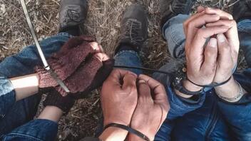 Γιατροί χωρίς Σύνορα: «Βρήκαμε νεοαφιχθέντες στη Λέσβο δεμένους με χειροπέδες»
