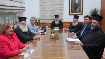 Συνάντηση Αρναουτάκη με αντιπροσωπεία της Ιεράς Συνόδου της Εκκλησίας Κρήτης