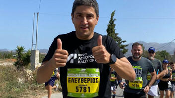 Έτρεξε και ο Υφυπουργός στον Ημιμαραθώνιο Κρήτης