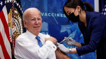 Ο Τζο Μπάιντεν έκανε το επικαιροποιημένο εμβόλιο κατά της COVID