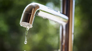 Βρετανία: Πολλά νοικοκυριά δυσκολεύονται να πληρώσουν τους λογαριασμούς του νερού