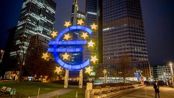 DW: Αντιμέτωπη με νέα κρίση η ευρωζώνη;