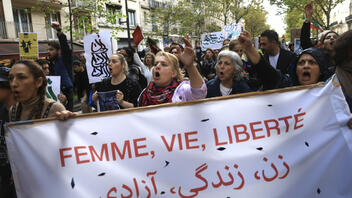 Η Γαλλία καλεί τους πολίτες της να εγκαταλείψουν το Ιράν
