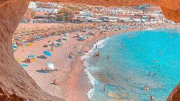 Οι Χίπις ... ξανάρχονται - Στην Κρήτη τα γυρίσματα της νέας τηλεοπτικής σειράς "Παραλία"