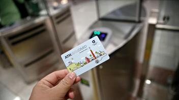 Προς απόσυρση τα χάρτινα εισιτήρια στα μέσα μεταφοράς – Πληρωμή με τραπεζική κάρτα