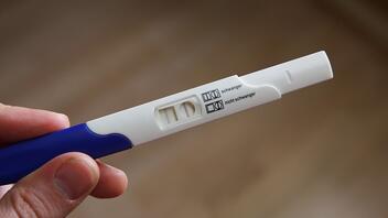 Επτά πράγματα που πρέπει να γνωρίζετε όταν κάνετε τεστ εγκυμοσύνης στο σπίτι