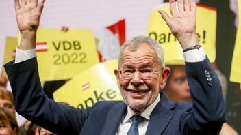 Αυστρία: Επανεξελέγη στην προεδρία ο Αλεξάντερ Φαν ντερ Μπέλεν
