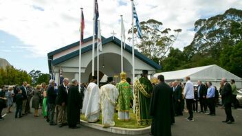 Ο Αρχιεπίσκοπος Αυστραλίας εγκαινίασε μνημείο πεσόντων στο Central Coast ΝΝΟ
