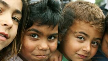 Έρευνα: Το 96% των Ρομά στην Ελλάδα ζει σε κίνδυνο φτώχειας 