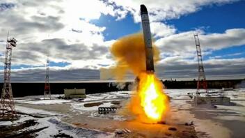 Μεντβέντεφ: Δώστε στους ψυχωτικούς πυραύλους για να πάμε σε Γ’ Παγκόσμιο