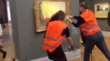 Ακτιβιστές πέταξαν πουρέ σε πίνακα του Μονέ