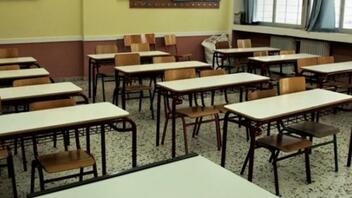 Μαθητής απειλούσε να πέσει από την σκέπη ΕΠΑΛ επειδή του αλλάζουν σχολείο