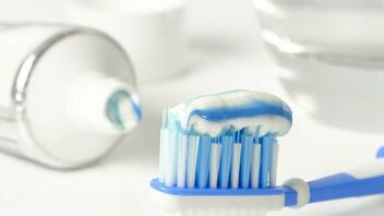 Πώς να καθαρίσετε σωστά την οδοντόβουρτσά σας