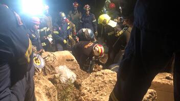 Συγκλονιστικές στιγμές στην Κρήτη- Βίντεο και φωτογραφίες από την ασύλληπτη τραγωδία με τις πτώσεις βράχων