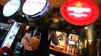 Βρετανία: «Πάγωμα» στον φόρο της μπύρας ζητούν οι παμπ