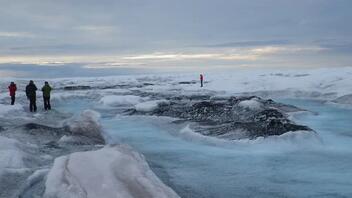 Κλιματική κρίση: Τεράστια μάζα μικροβίων απελευθερώνεται από το λιώσιμο των παγετώνων
