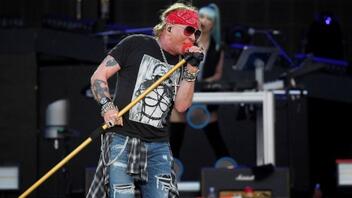 Ζητά να σταματήσουν να πετούν drones στις συναυλίες των Guns N' Roses