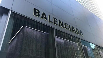  Balenciaga: Μετά την υπόθεση παιδικής πορνογραφίας ο οίκος μειώνει τις τιμές του έως και 70%