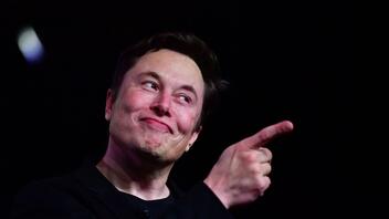 Ελον Μασκ: Ανέβηκε η μετοχή της Tesla και έγινε ξανά ο πλουσιότερος άνθρωπος στον κόσμο