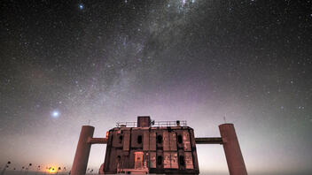 Το παρατηρητήριο IceCube στο Νότιο Πόλο ανίχνευσε κοσμικά νετρίνα από τα βάθη ενός γαλαξία σε απόσταση 47 εκατ. ετών φωτός