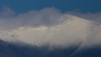 Ο χιονισμένος Όλυμπος όπως φαίνεται από τη Λάρισα